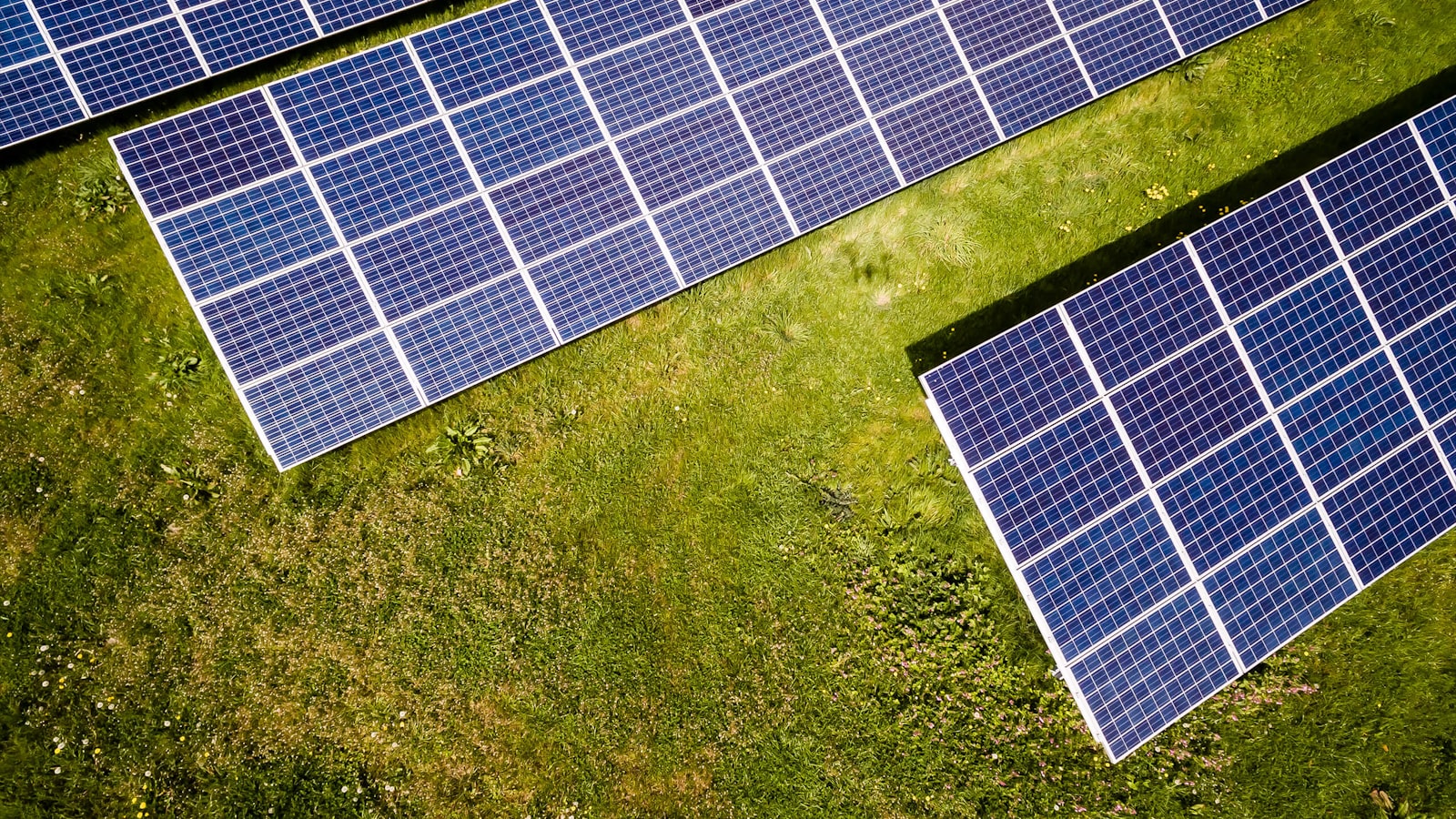 PV-Freiflächenanlage von oben